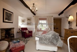 gorgeous low cottage reeth 3.jpg